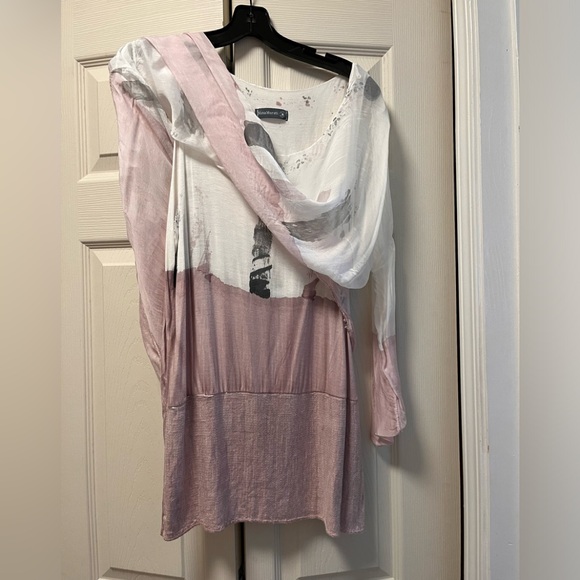 New Without Tag Made in Italy Beautiful white and pink fabric-combined top - Picture 2 of 9